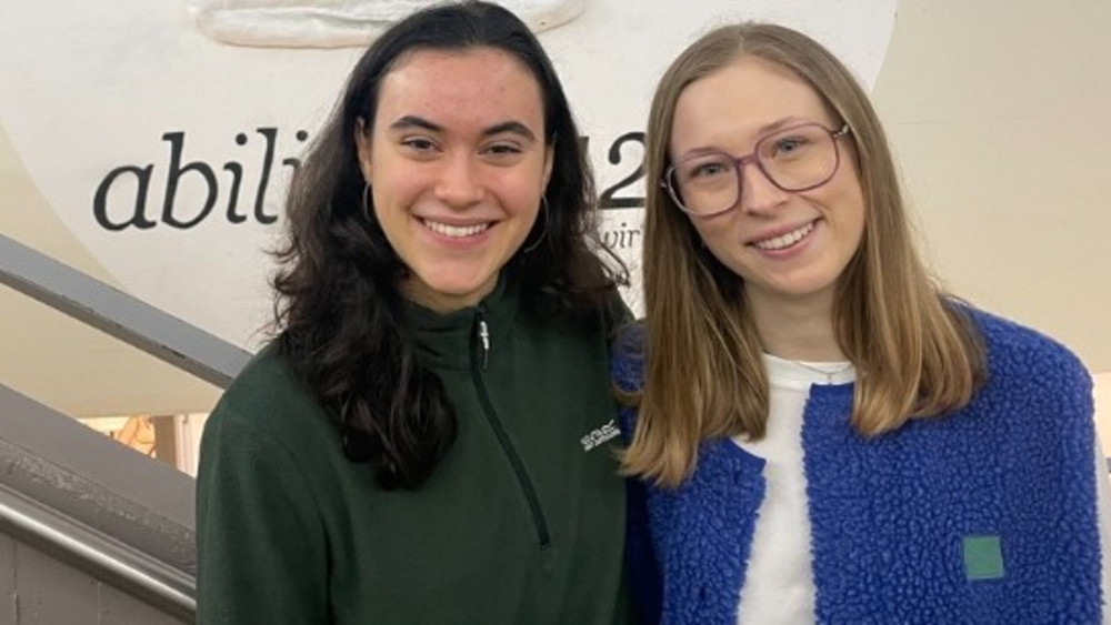 Die Oberstufenschülerinnen Sarah und Lilja