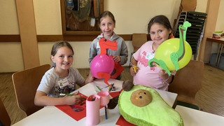 Ferienspiele Münzenberg Gambach: Wikingerzelte bauen und Dinos basteln