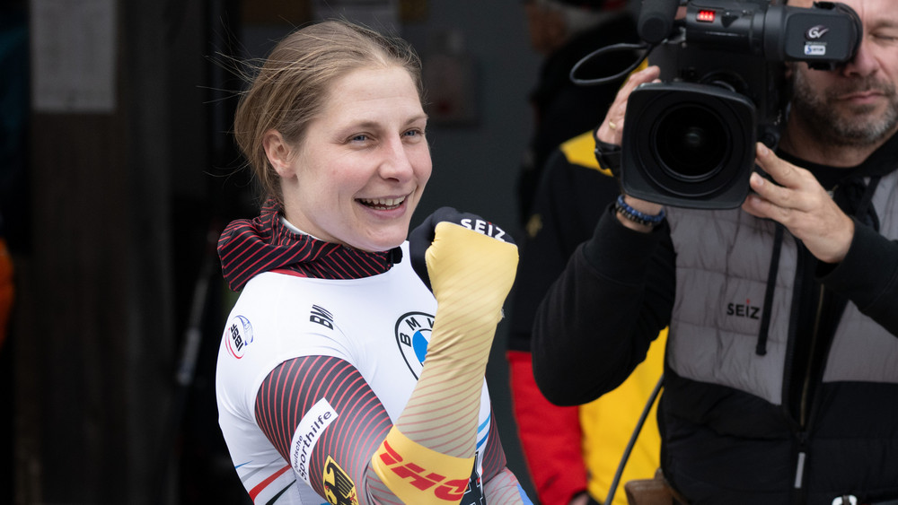 Die Mittelhessin Tina Hermann hat den Skelton-Weltcup in Altenberg gewonnen. Die Weltmeistern ist trotzdem nicht für die anstehende WM qualifiziert.