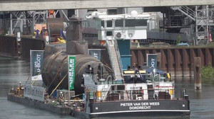 Komplexes Manöver: Früheres Marine-U-Boot auf dem Weg ins Museum 