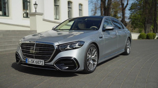 Die neue Mercedes-Benz S-Klasse - MBUX Superscreen - Umfassende Übersicht für den Fahrer, personalisierte Unterhaltung für den Beifahrer