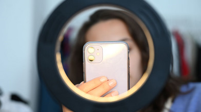 Influencer steigern Online Käufe bei Jugendlichen