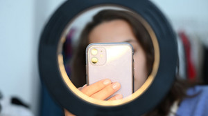 Influencer steigern Online Käufe bei Jugendlichen