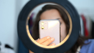 Influencer steigern Online Käufe bei Jugendlichen