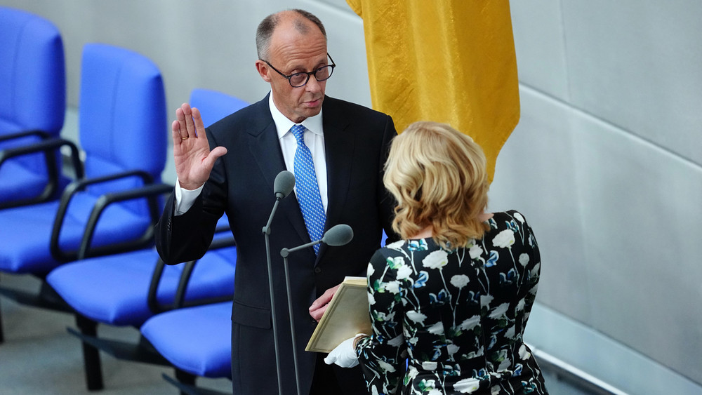 Am 6. Mai 2025 leistete Kanzler Friedrich Merz seinen Amtseid. Rund ein Jahr später sind viele mit der Arbeit seiner Regierung unzufrieden.