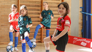 Hilfe für Mädchen: So kommt ihr zum Fußball - ohne Club