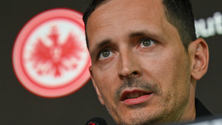 Eintracht-Training nach Premieren-Erfolg: Coach Toppmöller erleichtert