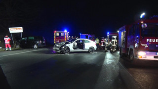Sieben Schwerverletzte nach Autounfall bei Warburg