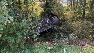 Auto landet an B9 bei Bingen in Böschung - 2 Verletzte