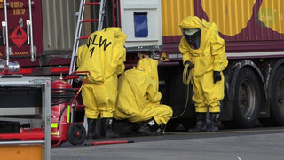 Gefahrgut-Alarm auf A61: 1.000 Liter Ameisensäure laufen aus