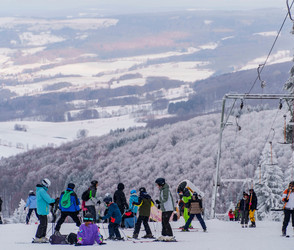 Skifahrer stürmen Hessens beliebte Winterwunderland-Pisten