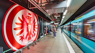 Frankfurter U-Bahn-Station im Eintracht-Look
