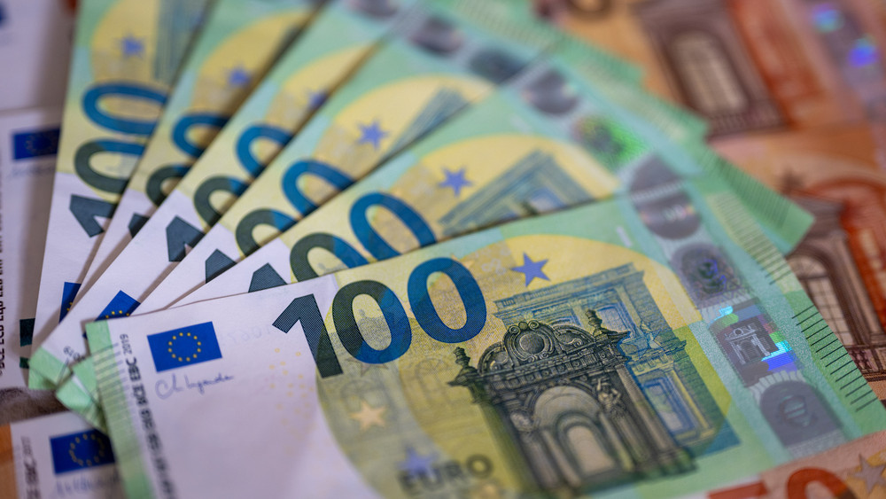 Betrüger haben sich in Hattersheim als Handwerker ausgegeben. Dadurch konnten sie Bargeld und Schmuck entwenden. (Symbolbild)