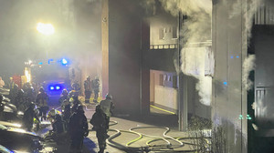 Großeinsatz in Liederbach: Nach Kellerbrand Mehrfamilienhaus evakuiert