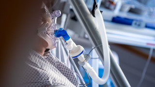 Vom Beatmungsgerät genervt: Frau bringt Mit-Patientin in Lebensgefahr