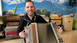 Weltrekordversuch in der Rhön: 24 Stunden lang Harmonika spielen