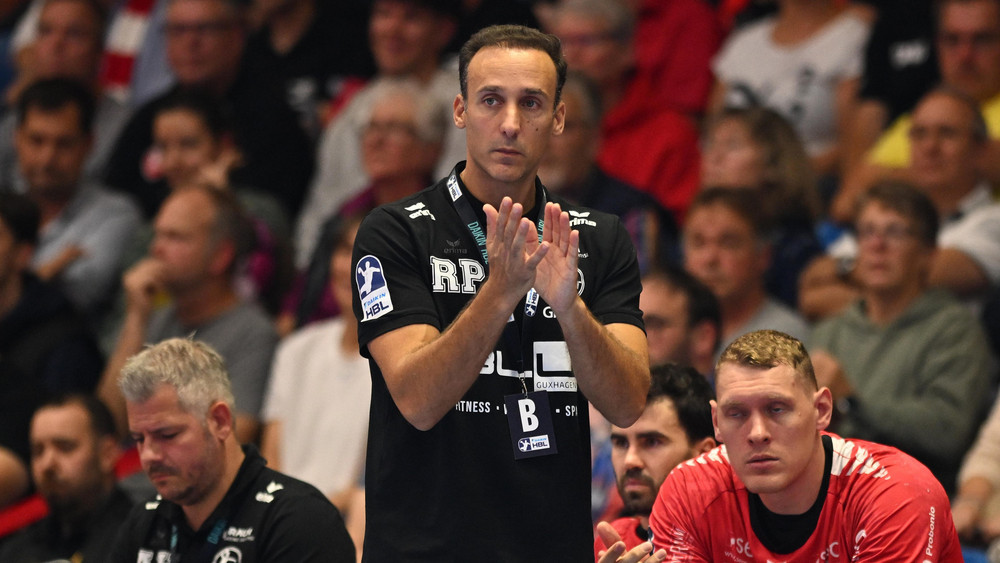 MT-Trainer Roberto Garcia Parrondo konnte mit seinem Team den Sieg in die Hauptrunde der EHF European League feiern.