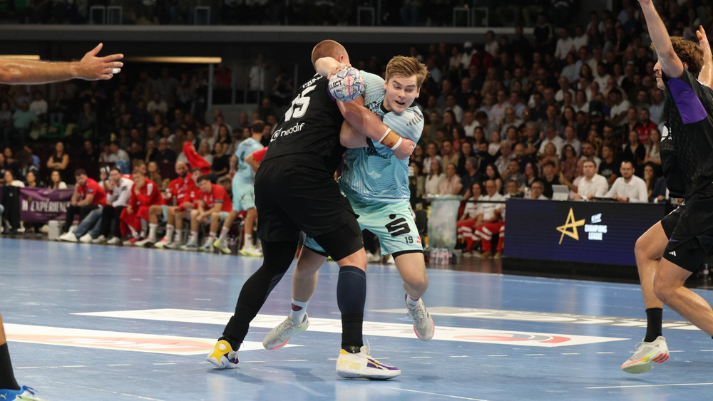 Zwar kommen die Nordhessen vor über 5.000 französischen Fans noch gut ins Spiel und führen mit 5:4, doch schon zur Pause steht's aus nordhessischer Sicht 10:17. 
