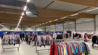 Kleidung shoppen nach Gewicht: Vintage Kilo Sale in Gießen