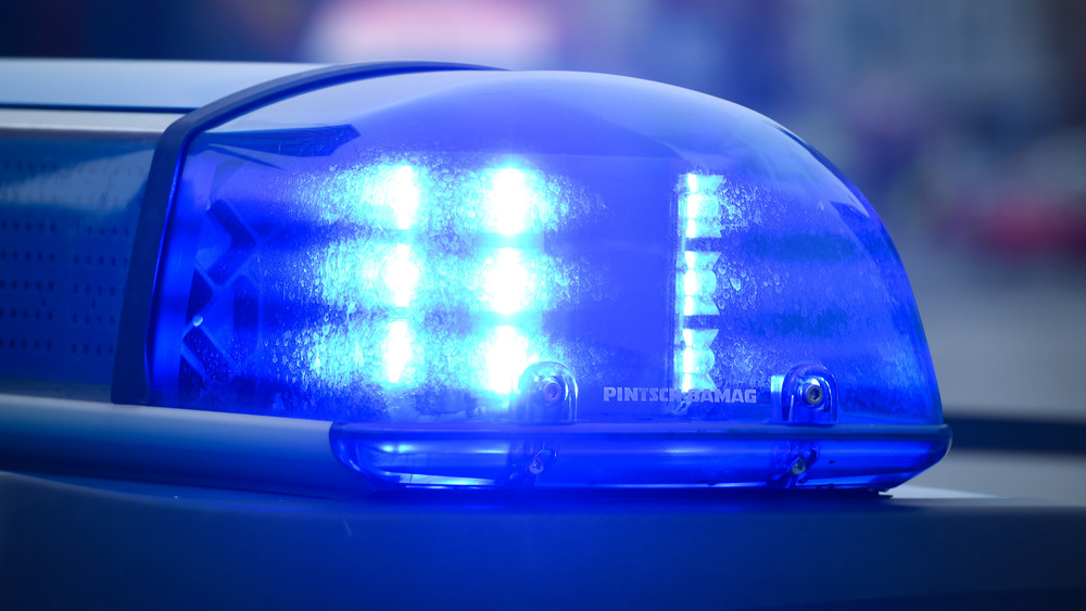 In Reiskirchen im Landkreis Gießen hat die Polizei einen Mann festgenommen, der mutmaßlich einen anderen Mann getötet haben soll.