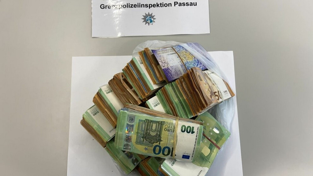 Polizei findet 150.000 Euro in Koffer von ICE-Fahrgast