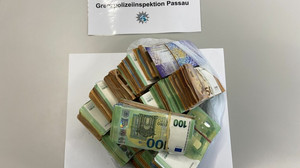 Rätselhaftes Geld: 150.000 in bar im ICE Zug nach Wien