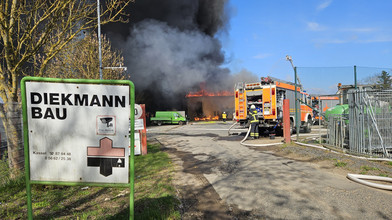 Brand auf Firmengelände in Fuldatal-Ihringshausen
