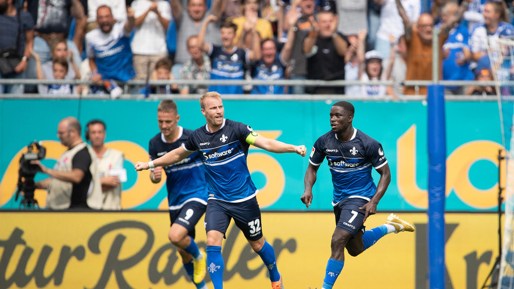Fabian Holland will seinem Team gegen Hannover wieder aktiv beim Ziel "Aufstieg" zu helfen und mitreisende Fans belohnen