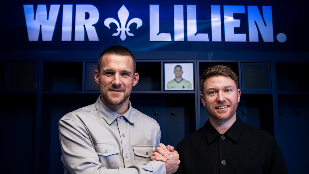 Torwart Schuhen (links) mit Sportdirektor Paul Fernie.