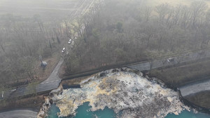 Spektakuläre Aufnahmen: Straße in NRW sackt komplett ab