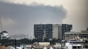 Dubai: Trümmerteile eines Geschosses beschädigen Gebäude