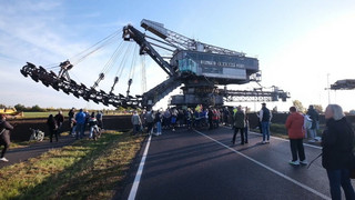 Hier rollen 1.000 Tonnen: Letzter Riesenbagger verlässt Kohlefeld in Schleenhain