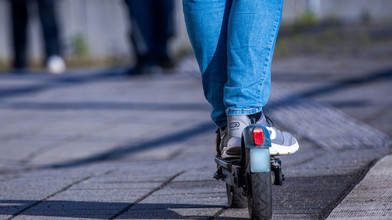 Viernheim: E Scooter Fahrer flüchtet nach Unfall