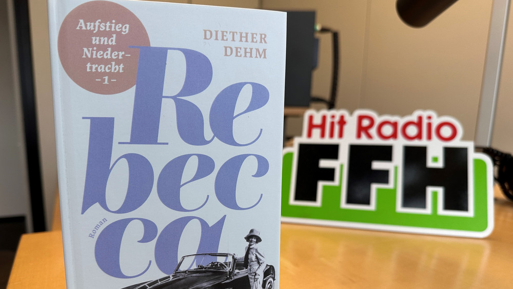 In Dr. Dieter Dehms Buch "Rebecca" geht es um den Mord an der Edelprostituierten Rosemarie Nitribitt aus Frankfurt. 