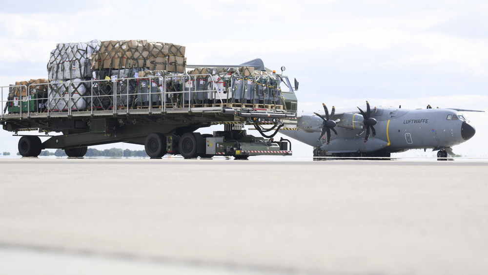 Mit zwei Bundeswehr-Maschinen wurden heute Hilfsgüter vom Technischen Hilfswerk nach Libyen geflogen.
