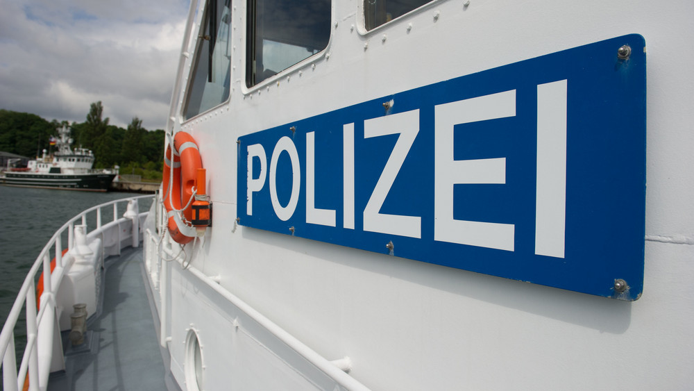 In Ginsheim-Gustavsburg ist ein Mann auf der Flucht vor der Polizei in den Main gesprungen (Symbolbild).