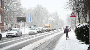 Schneefall und gefrierende Nässe - Glatte Straßen möglich