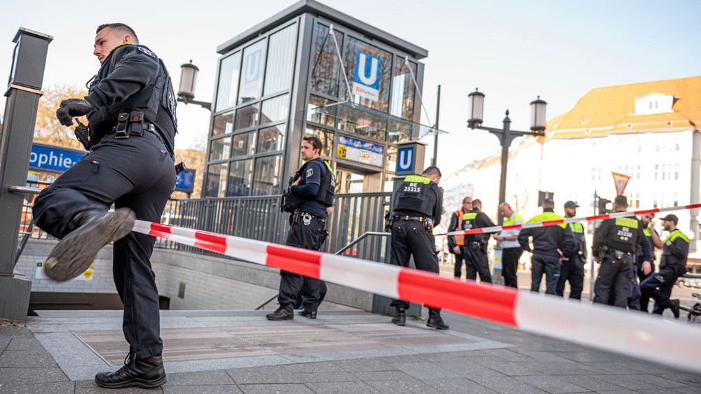 Mann in U-Bahnhof erstochen