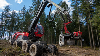 Homberg: Erntemaschine im Wert von 285.000 Euro in Brand gesetzt