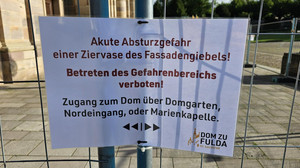 Wegen Riss an Ziervase: Sperrung am Fuldaer Dom noch mehrere Wochen