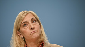 Bericht: Höherer Pflegebeitrag für Kinderlose im Gespräch