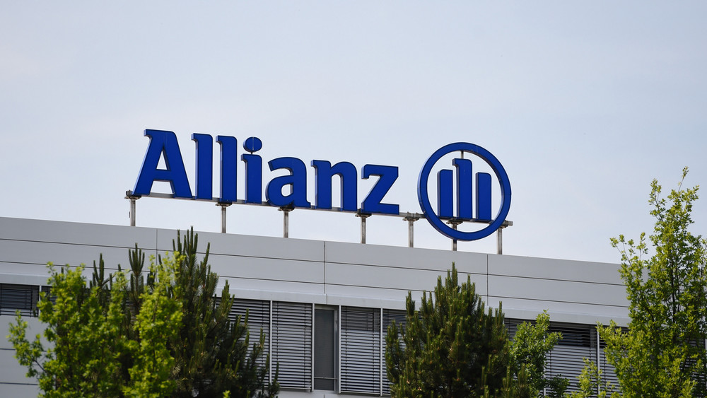  Das Logo der Allianz auf einem Gebäude auf dem Gelände des Versicherungskonzerns in Unterföhring bei München (Bayern).
