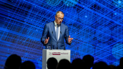 Merz: Rente reicht im Alter nicht