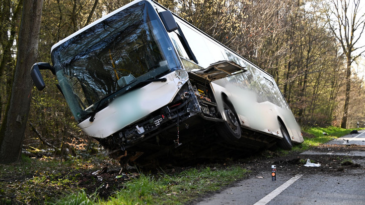 Frau stirbt bei Bus-Unfall im Kreis Offenbach
