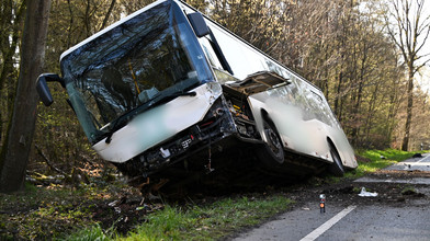 Frau stirbt bei Bus-Unfall im Kreis Offenbach