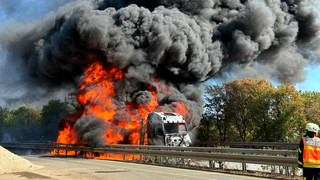 Lkw-Brand auf A45 sorgt für langen Stau