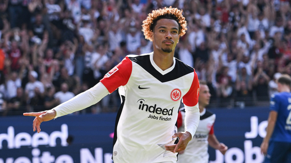Hugo Ekitiké wird in der kommenden Saison nicht mehr das Trikot der Eintracht tragen.