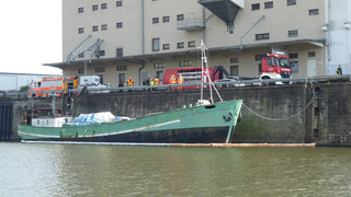 Schiff drohte im Kasseler Hafen zu sinken - Öl lief aus