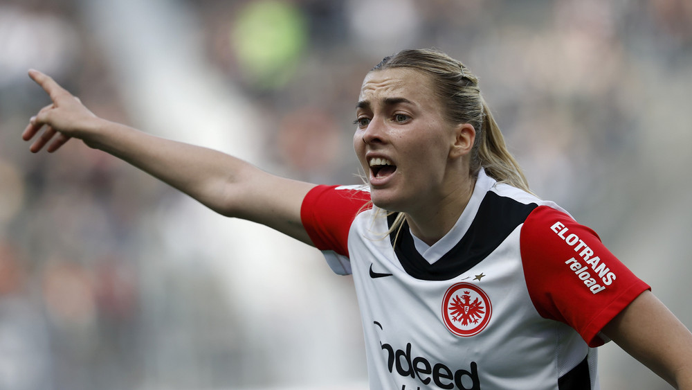 Eintracht-Kapitänin Laura Freigang blickt optimistisch auf die neue Saison