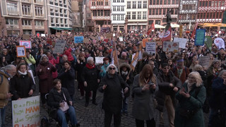 «Es reicht!»: Tausende demonstrieren in Frankfurt gegen Gewalt an Frauen